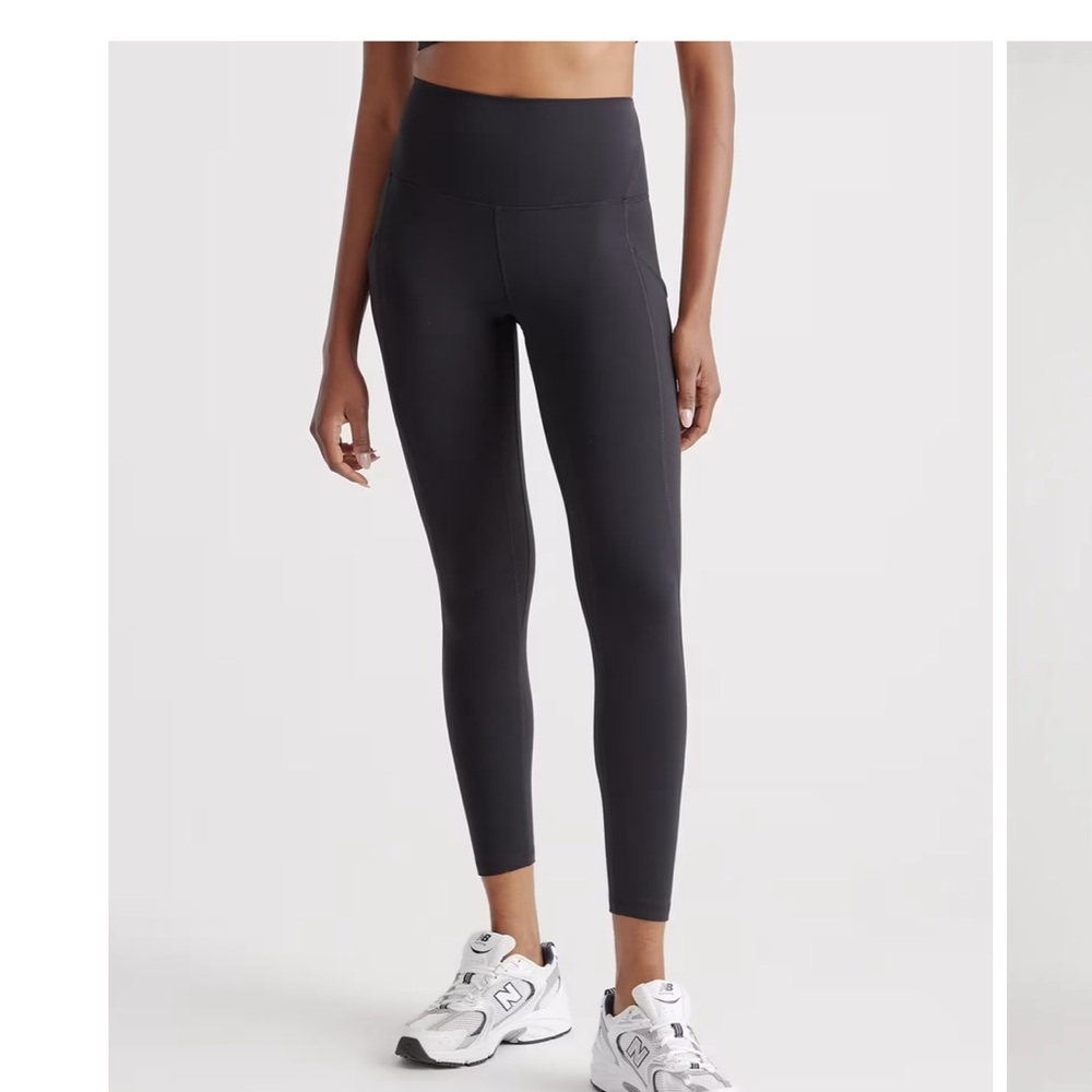 Quince Small Black High-Waisted Pocket Leggings 25”
Inseam